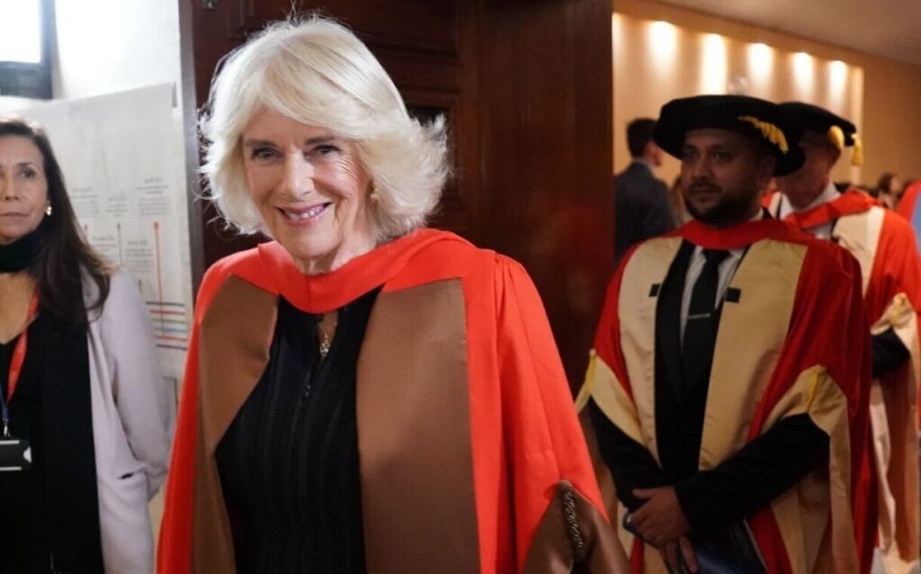 La reina Camilla recibe un titulo honorifico de la Universidad de Londres 5 1024x638 - La Reina Camilla es galardonada con un título honorífico por la Universidad de Londres