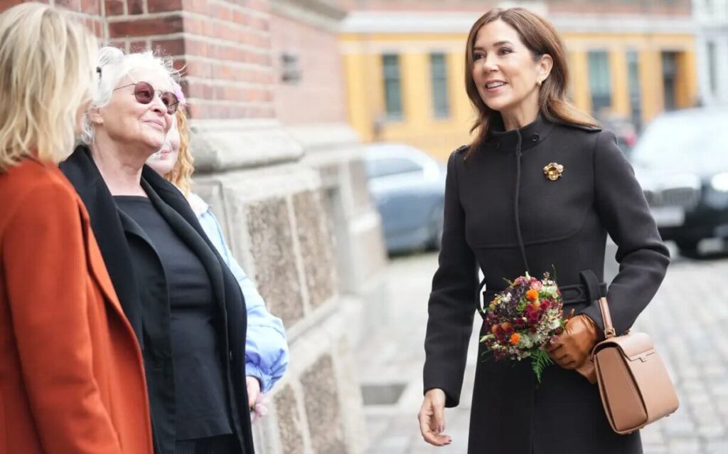 La reina Maria asiste a la inauguracion de un monumento a la condesa Danner 05 1024x638 - La Reina María inaugura un monumento a la Condesa Danner en Copenhague