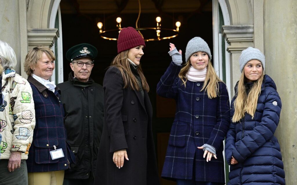 La reina Maria y la princesa Josefina asisten a la caza de Hubertus 2024 05 1024x638 - La Reina María y la Princesa Josefina en la Tradicional Carrera de Hubertus 2024