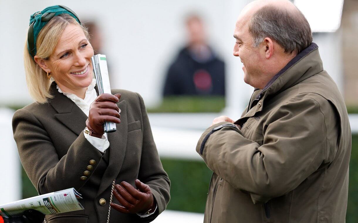 Zara Tindall deslumbra en el Día de la Copa de Oro de Paddy Power en Cheltenham