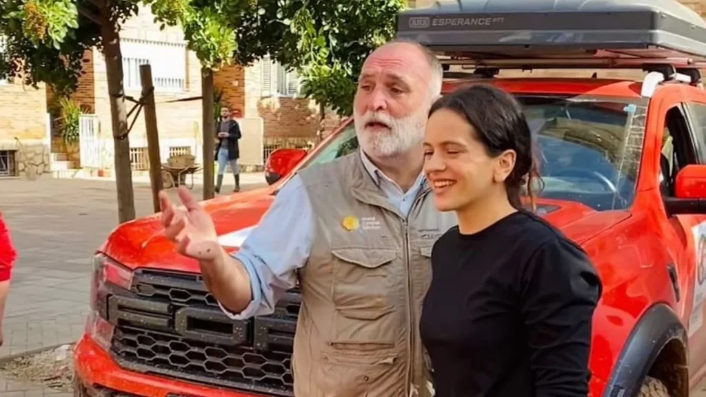 rosalia chef jose andres valencia 98 1024x576 - Rosalía colabora en Valencia con las víctimas de la DANA junto a la ONG del chef José Andrés