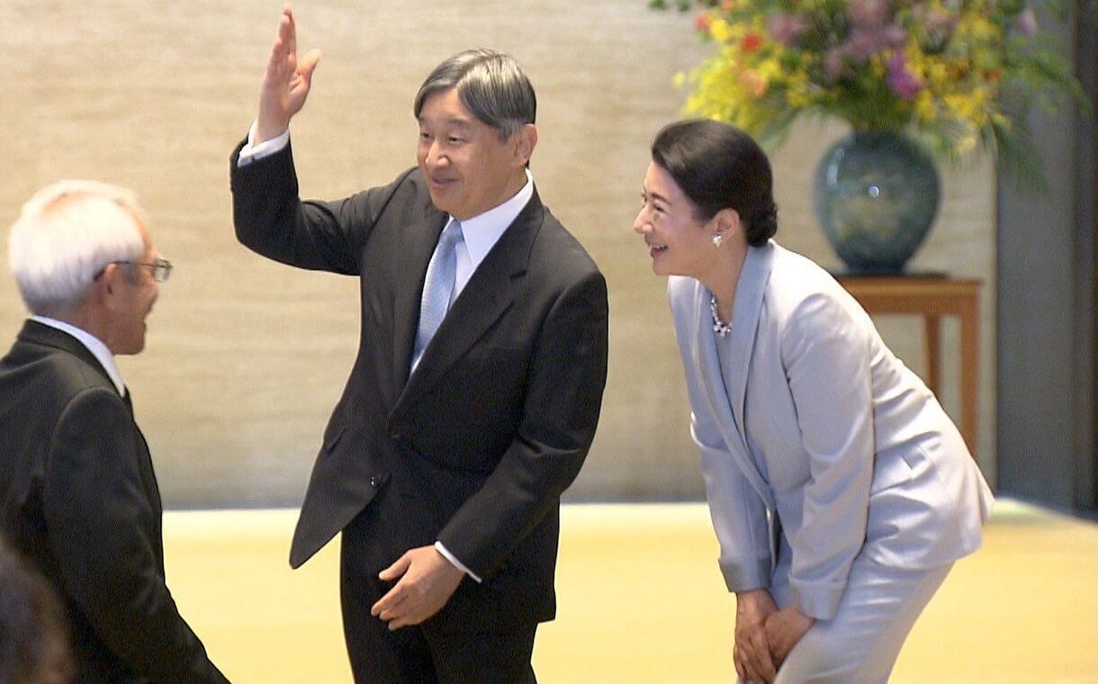 El Emperador y la Emperatriz de Japón dan la bienvenida a los homenajeados y a los atletas sordolímpicos