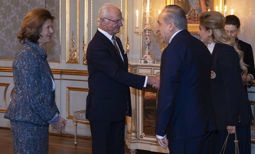 El Rey y la Reina de Suecia ofrecen una recepción diplomática en el Palacio Real