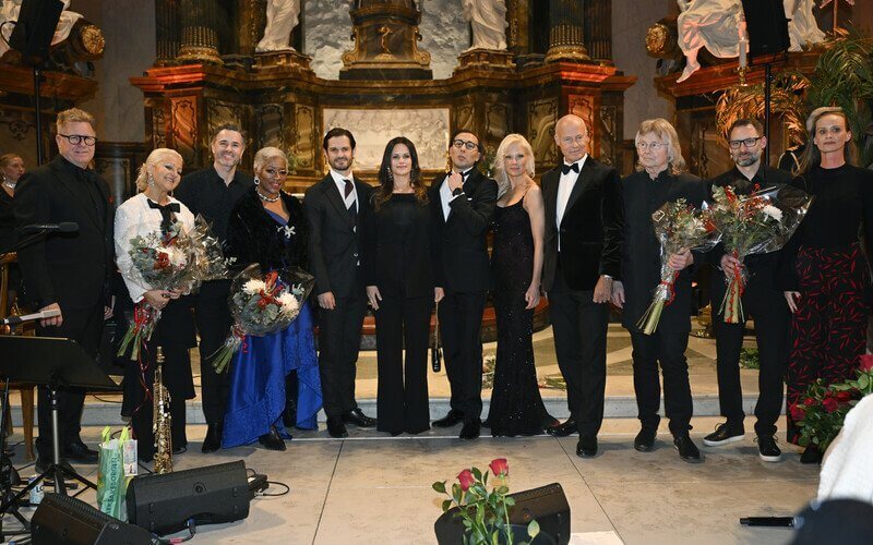 El principe Carlos Felipe y la princesa Sofia asisten al concierto de Navidad de 2024 en Vasastan 8 - El Príncipe Carlos Felipe y la Princesa Sofía protagonizan el concierto de Navidad en Vasastan