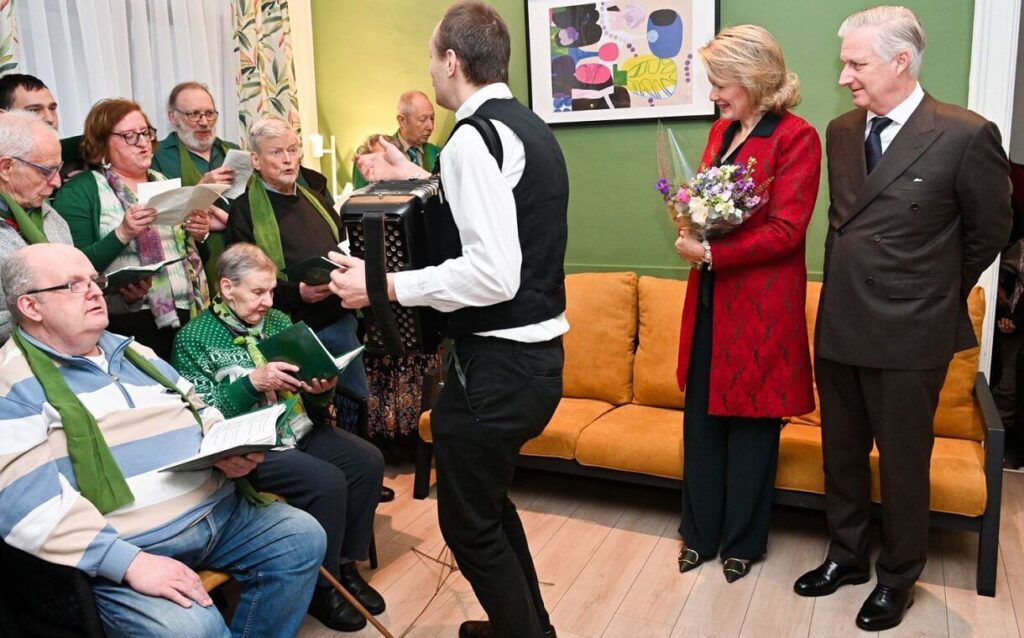 El rey y la reina de Belgica visitan el refugio Open Deur en Navidad 2 1024x638 - Los reyes de Bélgica visitan el centro de acogida Open Deur durante las festividades navideñas