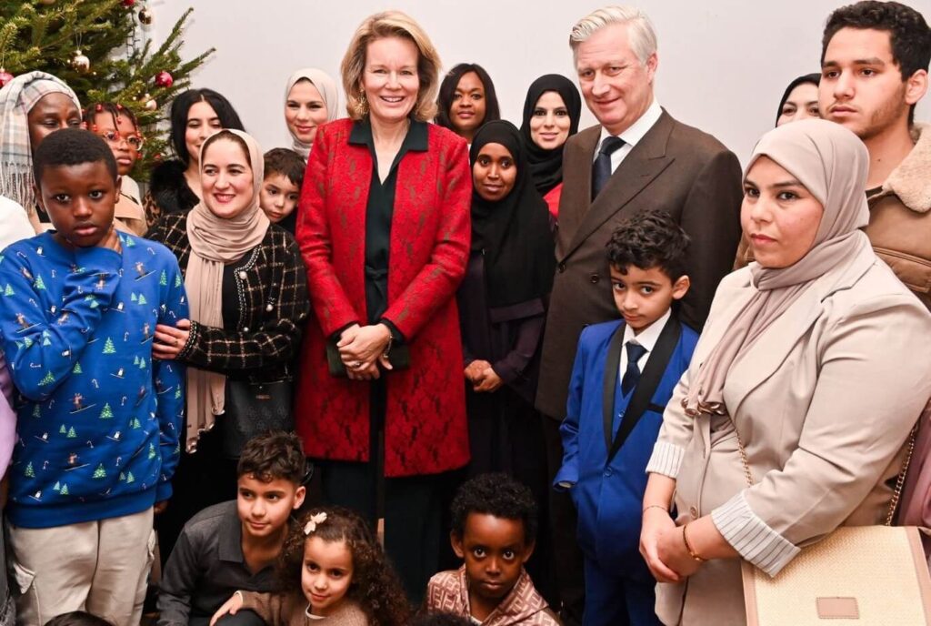 El rey y la reina de Belgica visitan el refugio Open Deur en Navidad 9 1024x688 - Los reyes de Bélgica visitan el centro de acogida Open Deur durante las festividades navideñas