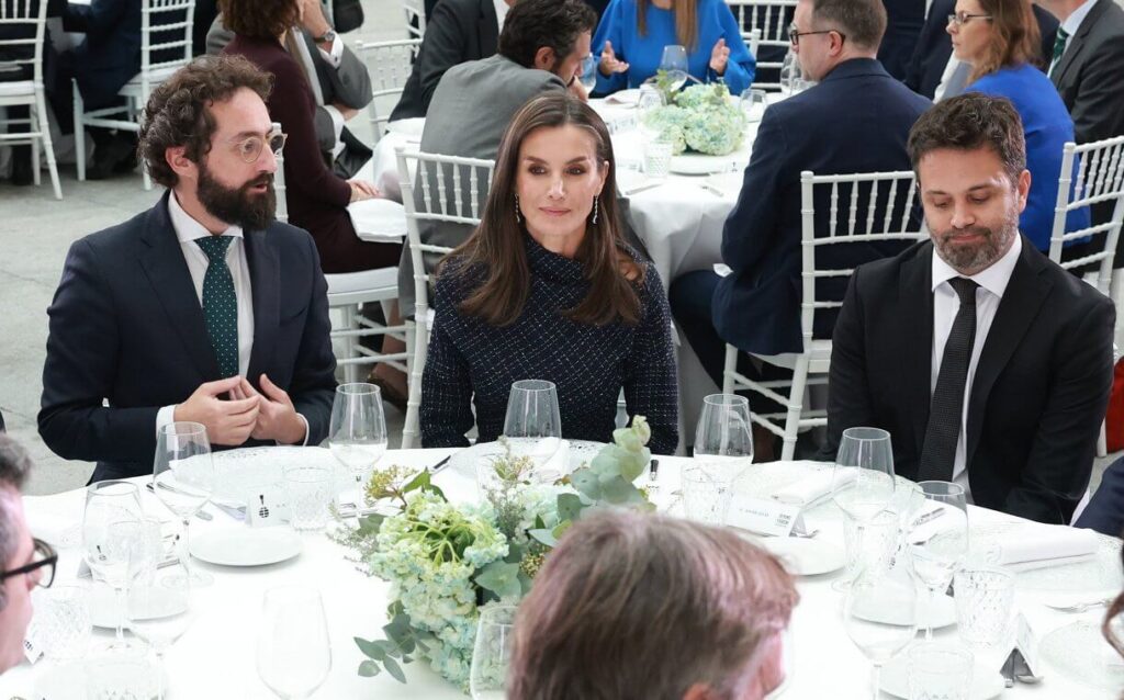 La Reina Letizia asiste a la celebracion del 35 aniversario de El Mundo 8 1024x638 - La Reina Letizia celebra el 35º aniversario de El Mundo en Madrid