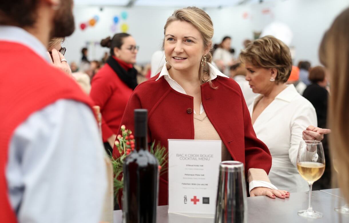 La duquesa María Teresa y la princesa Estefanía brillan en el Bazar de la Cruz Roja 2024