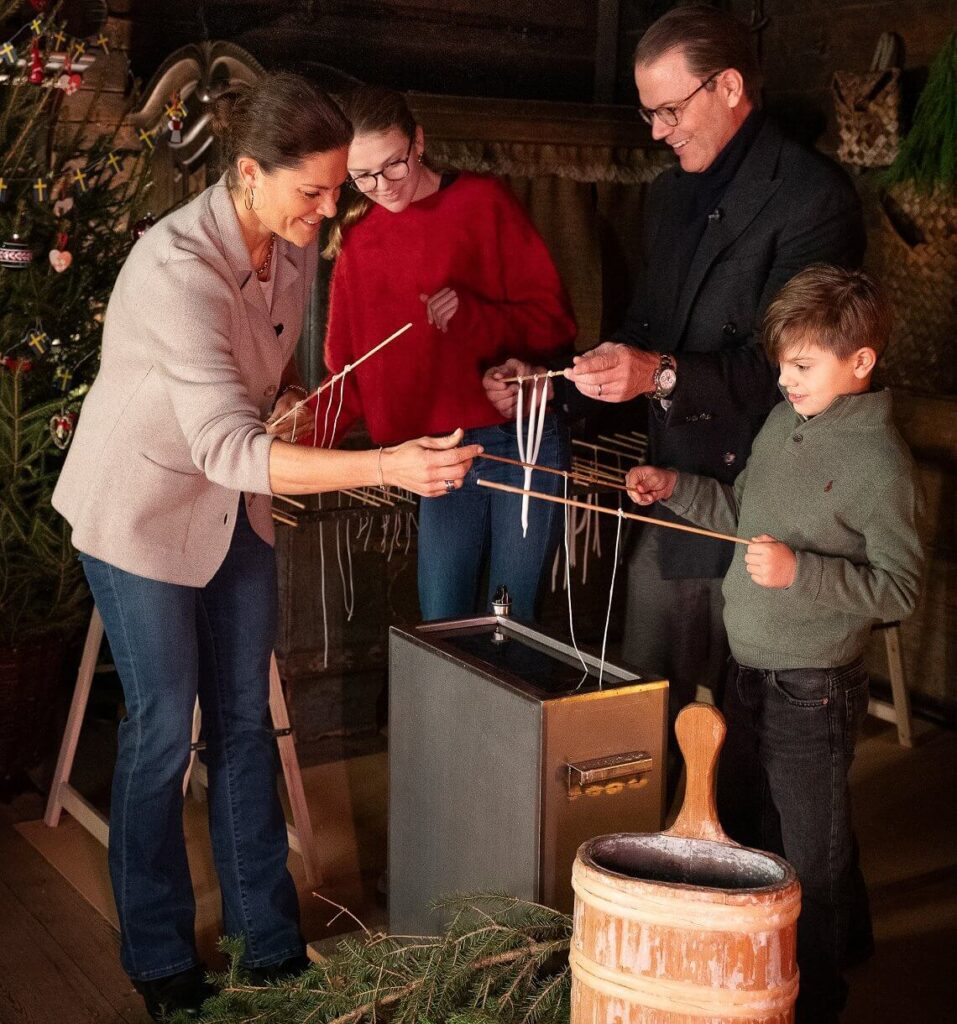 La familia de la princesa heredera de Suecia envia un saludo navideno desde Skansen 3 957x1024 - La familia de la Princesa Heredera de Suecia envía un entrañable saludo navideño desde Skansen