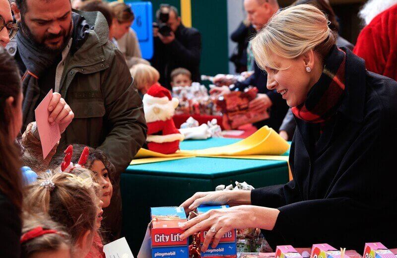 La familia principesca de Monaco acoge la fiesta de Navidad infantil de 2024 6 - La Fiesta de Navidad Infantil 2024: Tradición y Magia en el Palacio de Mónaco