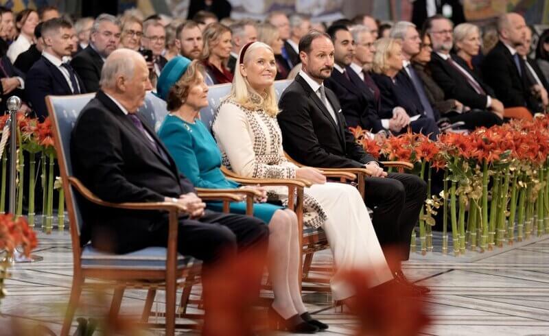 La familia real de Noruega asiste a la ceremonia del Premio Nobel de la Paz 2024 04 - Una velada de paz: La Familia Real Noruega en la ceremonia del Premio Nobel de la Paz 2024