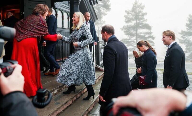 La familia real de Noruega asiste a la misa de Navidad de 2024 en la capilla de Holmenkollen 5 - La familia real de Noruega asiste a la misa de Navidad de 2024 en la capilla de Holmenkollen