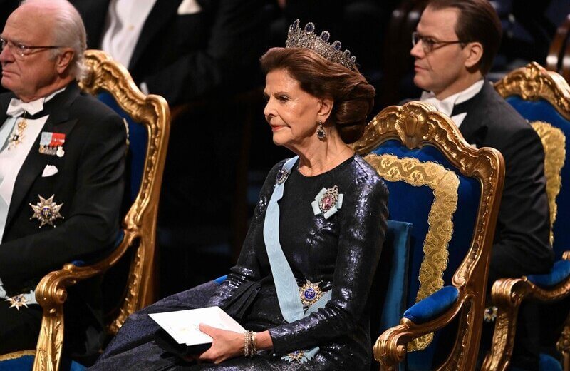 La familia real sueca asiste a la ceremonia del Premio Nobel 2024 09 - La familia real sueca brilla en la ceremonia del Premio Nobel 2024