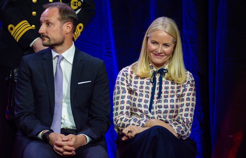 La pareja de principes herederos de Noruega asiste a la fiesta del Premio de la Paz Save the Children 2024 4 - Haakon y Mette-Marit en la fiesta del Premio de la Paz Save the Children 2024