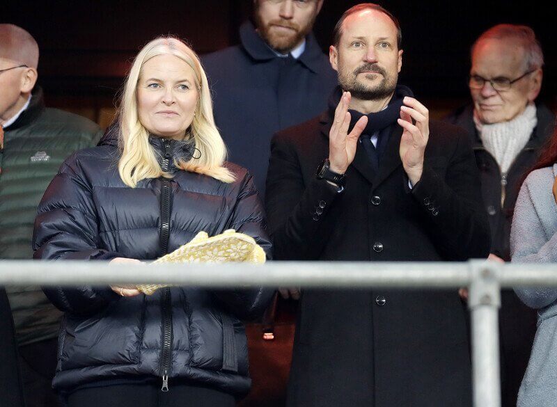 La pareja del Principe Heredero de Noruega asiste a la final de la Copa en Ullevaal 5 - La pareja heredera de Noruega celebra la victoria en la final de la Copa de fútbol 2024