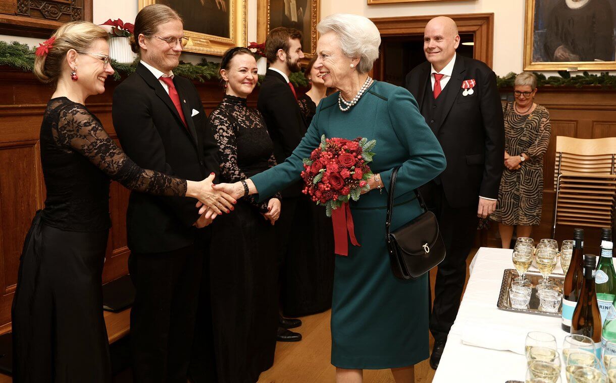 La princesa Benedikte asiste al concierto de Navidad de 2024 en la iglesia de Holmens