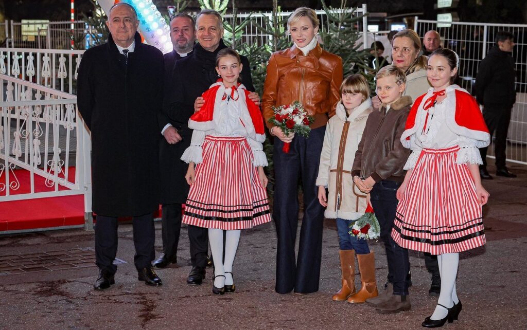 La princesa Charlene inaugura el pueblo navideno 2024 en Monaco 3 1024x642 - La Princesa Charlene inaugura el Pueblo Navideño 2024 en Mónaco