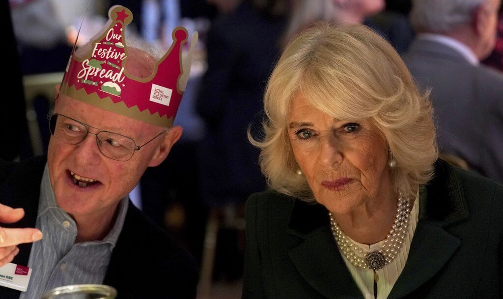 La reina Camilla asiste al almuerzo navideno del Servicio Voluntario Real 4 - La Reina Camilla acude al almuerzo navideño del Servicio Voluntario Real