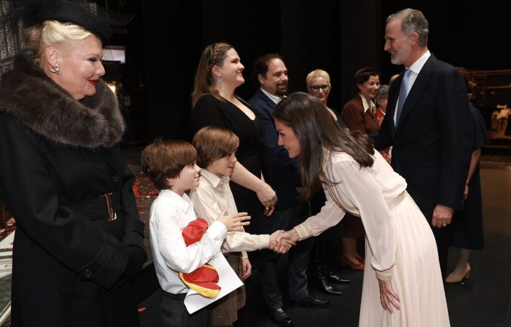 Los Reyes de Espana asisten al estreno de la opera en Bilbao 3 1024x655 - Los Reyes de España brillan en el estreno de "Il Trittico" en Bilbao