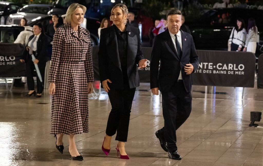 Un ano de elegancia las elecciones de moda de la princesa Charlene en 2024 30 1024x646 - Un año de elegancia: las elecciones de moda de la princesa Charlene en 2024