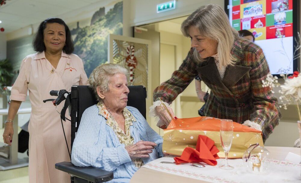 Visita navidena de la Princesa Carolina a la residencia de Cap Fleuri 07 - Visita navideña de la Princesa Carolina de Mónaco a la residencia de Cap Fleuri