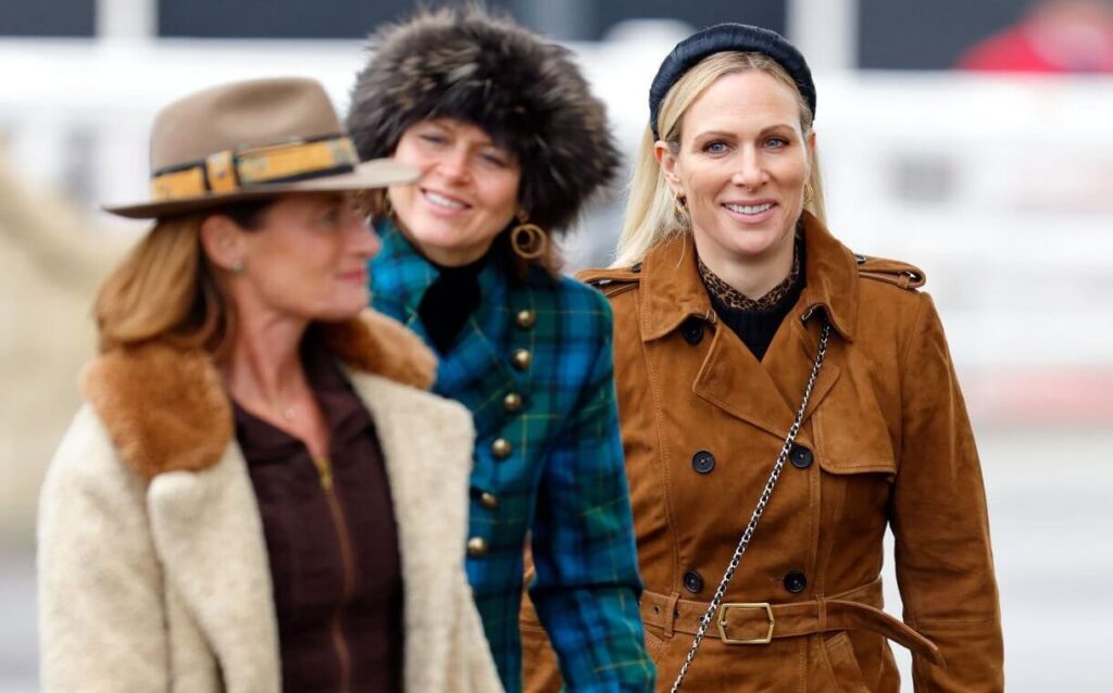 Zara Tindall asiste a la reunion navidena en el hipodromo de Cheltenham 1 1024x638 - Zara Tindall asiste a la reunión navideña en el hipódromo de Cheltenham