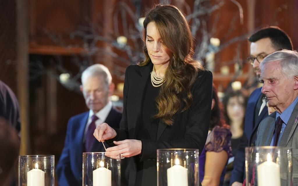 El Principe y la Princesa de Gales conmemoran el Dia del Recuerdo del Holocausto en Guildhall 07 - Los principes de Gales rinden homenaje en el Día del Recuerdo del Holocausto en Guildhall