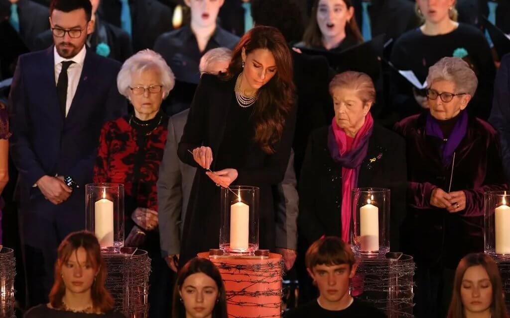 El Principe y la Princesa de Gales conmemoran el Dia del Recuerdo del Holocausto en Guildhall 08 - Los principes de Gales rinden homenaje en el Día del Recuerdo del Holocausto en Guildhall