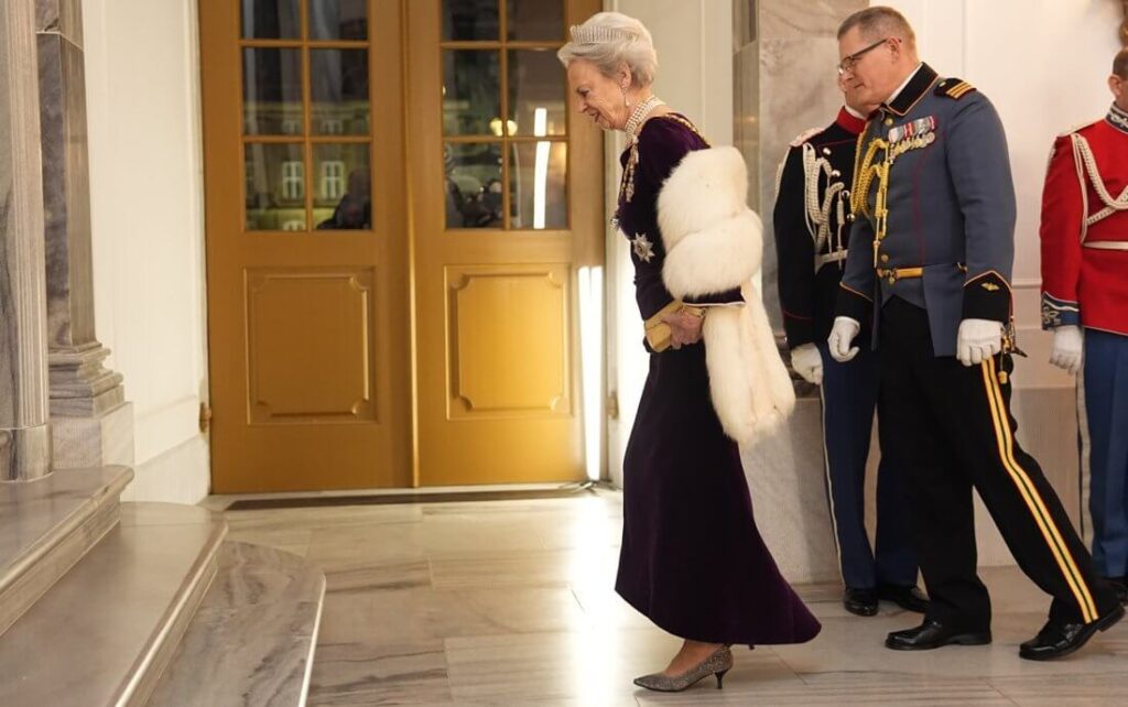 El rey Federico y la reina Maria son los anfitriones del banquete de Ano Nuevo 2025 10 1024x642 - Los reyes de Dinamarca encabezan el Banquete de Año Nuevo 2025