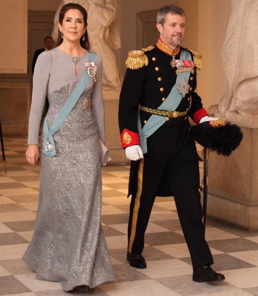 El rey de Dinamarca y la reina Maria organizan la tercera recepcion tradicional de Ano Nuevo 4 894x1024 - Los reyes de Dinamarca y la Reina María organizan la tercera recepción tradicional de Año Nuevo