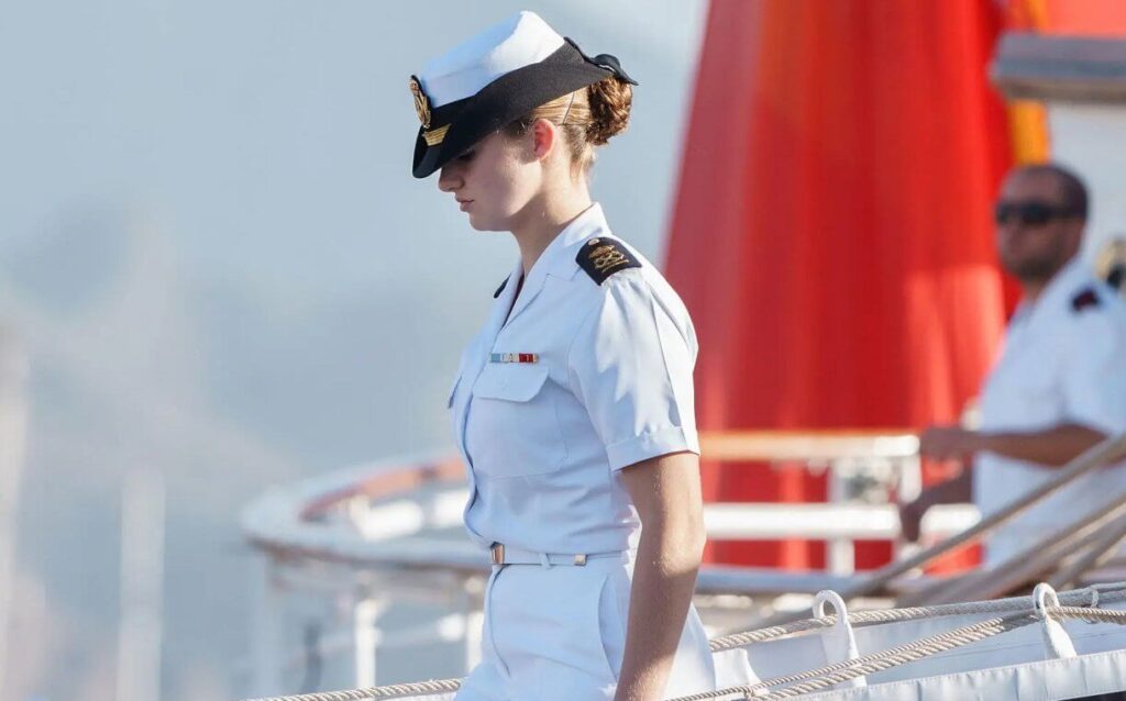 La Princesa Leonor asiste a una recepcion oficial en Tenerife 4 1024x638 - La Princesa Leonor asiste a una recepción oficial en Tenerife