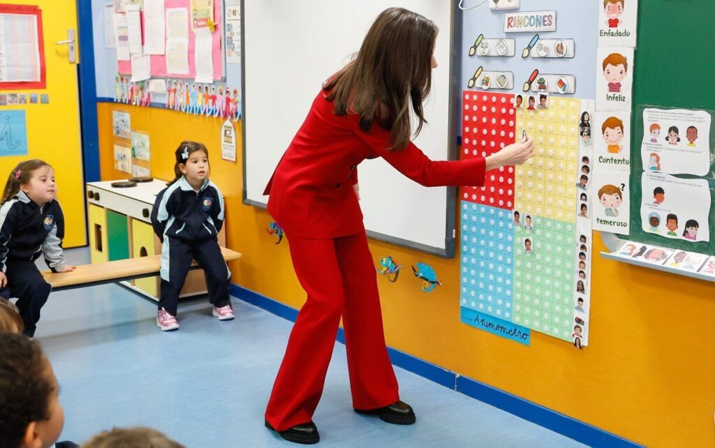 La Reina Letizia visita el Colegio CEIP Cortes de Cadiz de Madrid 6 1024x642 - La Reina Letizia refuerza su compromiso con la educación socioemocional en el CEIP Cortes de Cádiz de Madrid