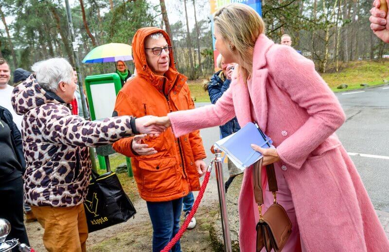 La Reina Maxima asiste a la reunion de trabajo del NCFG en Wekerom 2 - La Reina Máxima preside la reunión estratégica de la Coalición Nacional para la Salud Financiera en Wekerom