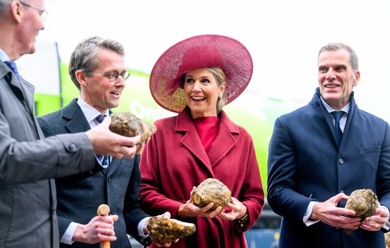 La Reina Máxima visita a Royal Cosun, ganador del Premio Rey Guillermo I