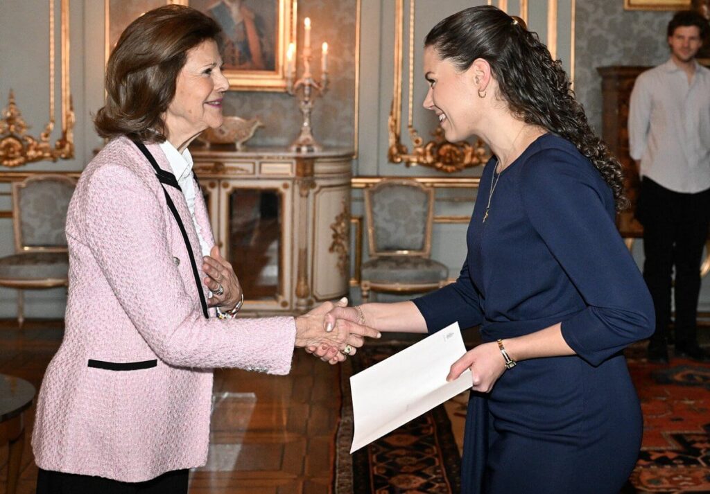 La Reina Silvia presenta las becas de investigacion del Fondo Jubileo 2025 2 1024x713 - La Reina Silvia presenta las becas de investigación del Fondo Jubileo 2025