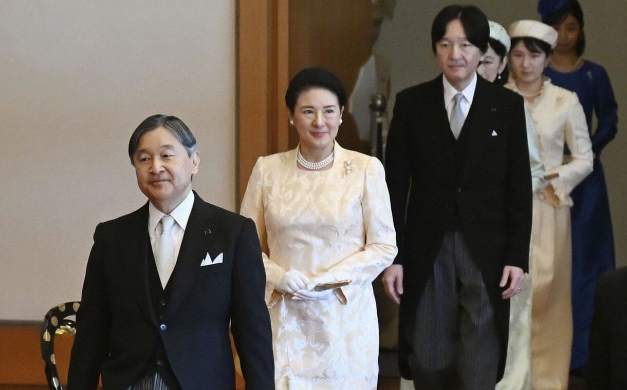 La familia imperial de Japón asiste a la ceremonia de poesía del Año Nuevo 2025