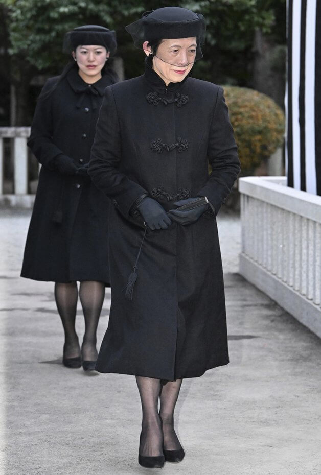 La familia imperial de Japon asiste a la ceremonia en memoria de la princesa Yuriko 04 - La Familia Imperial de Japón rinde homenaje a la Princesa Yuriko