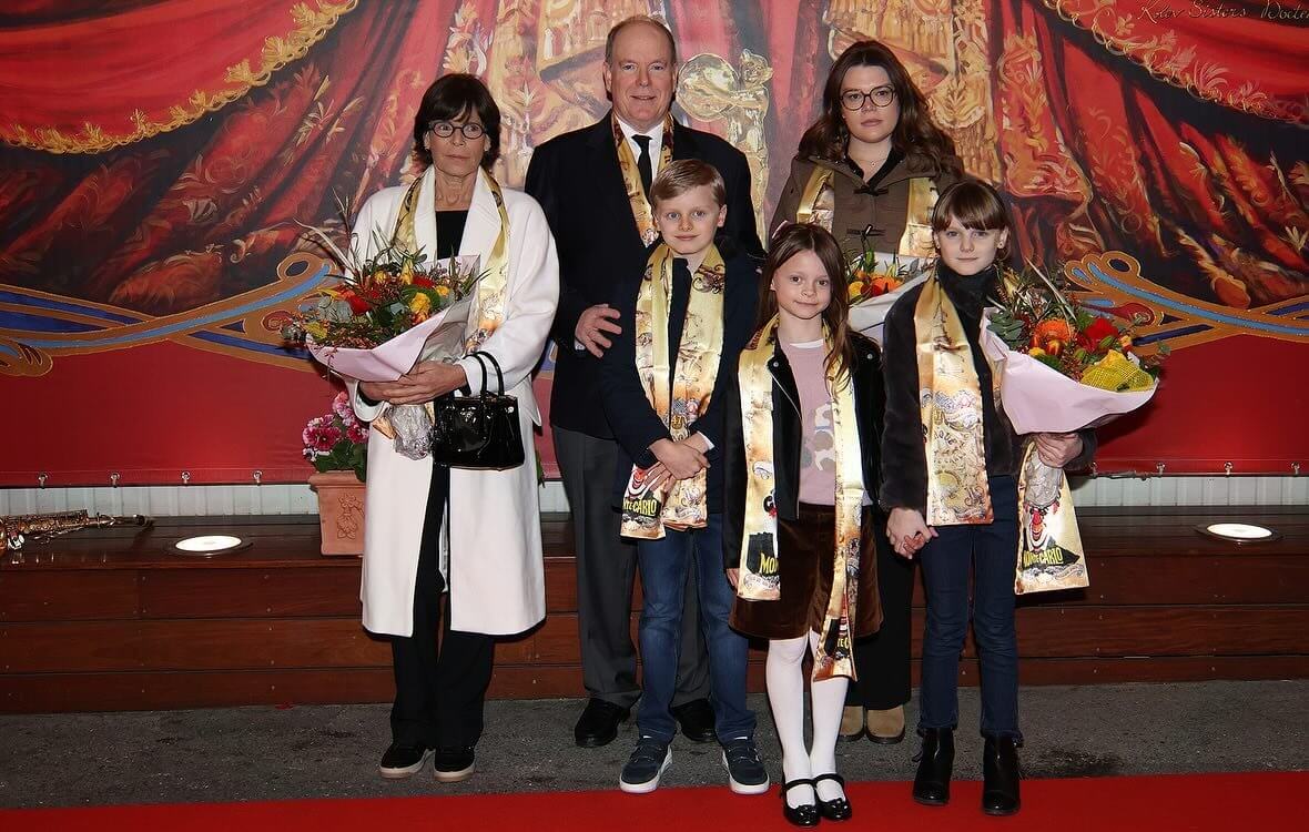 La familia principesca de Mónaco deslumbra en el tercer día del 47º Festival Internacional del Circo