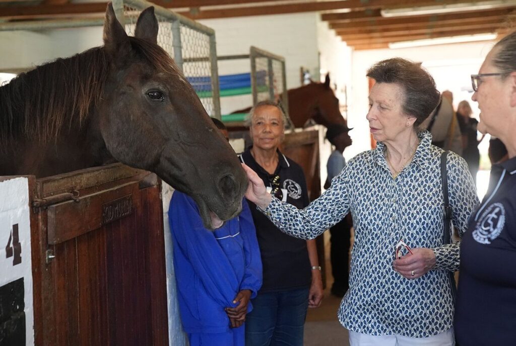 La princesa Ana visita SARDA Ciudad del Cabo en Sudafrica 4 1 1024x688 - La princesa Ana visita SARDA en Ciudad del Cabo durante su viaje oficial a Sudáfrica