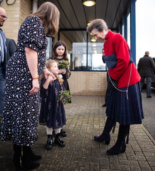 La princesa Ana visita Wings for Warriors en el aeropuerto de Gloucestershire 6 - La princesa Ana visita Wings for Warriors en el aeropuerto de Gloucestershire