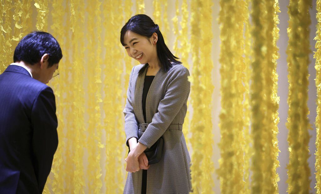 La princesa Kako de Japon visita la galeria Azabudai Hills en Tokio 5 - La princesa Kako de Japón deslumbra en su visita a la galería Azabudai Hills en Tokio