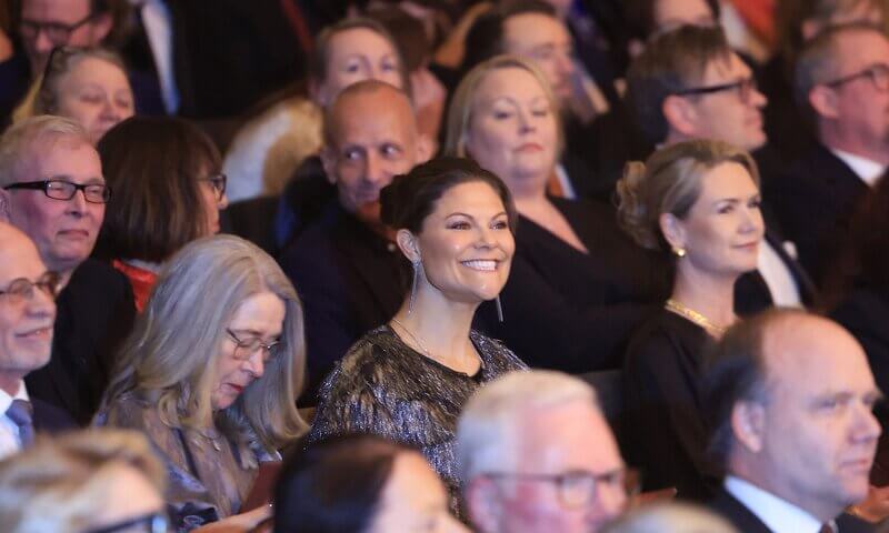 La princesa heredera Victoria asiste a la gala del centenario de la Orquesta Sinfonica de Malmo 7 - La princesa heredera Victoria deslumbra en la gala del centenario de la Orquesta Sinfónica de Malmö