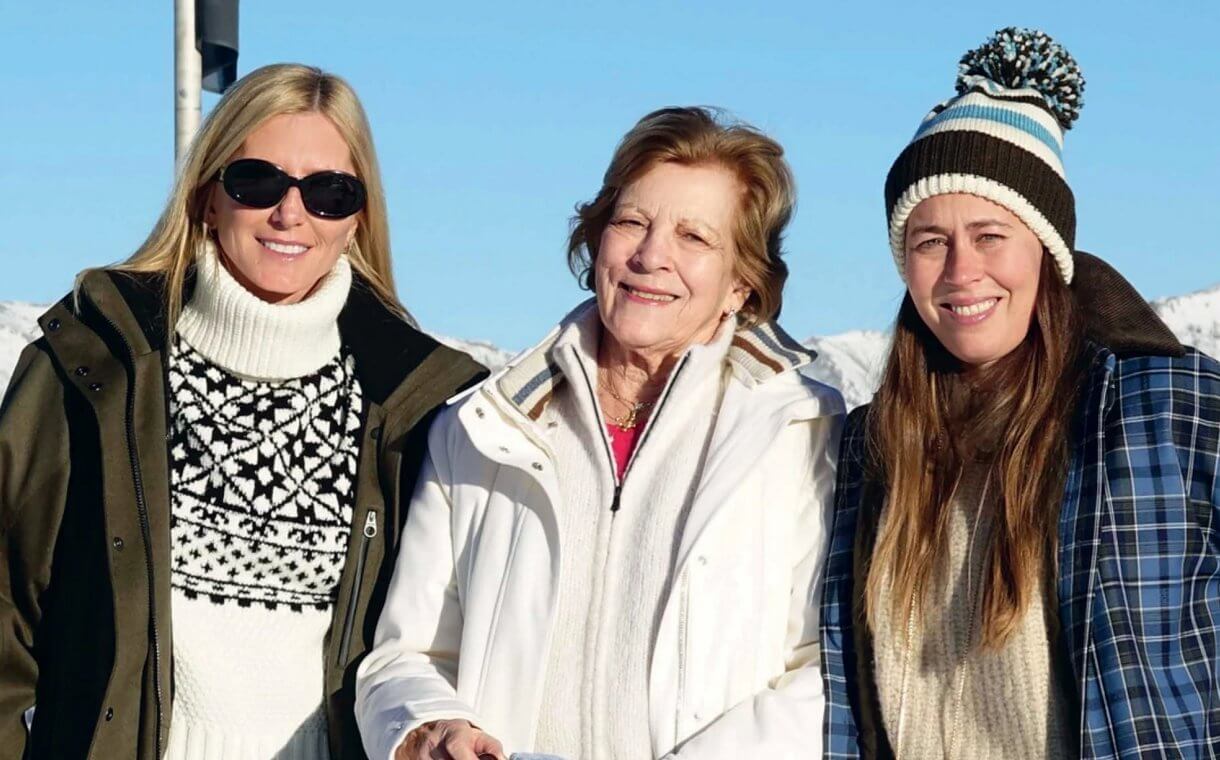 La reina Ana María disfruta de unas vacaciones de esquí en St. Moritz con su familia