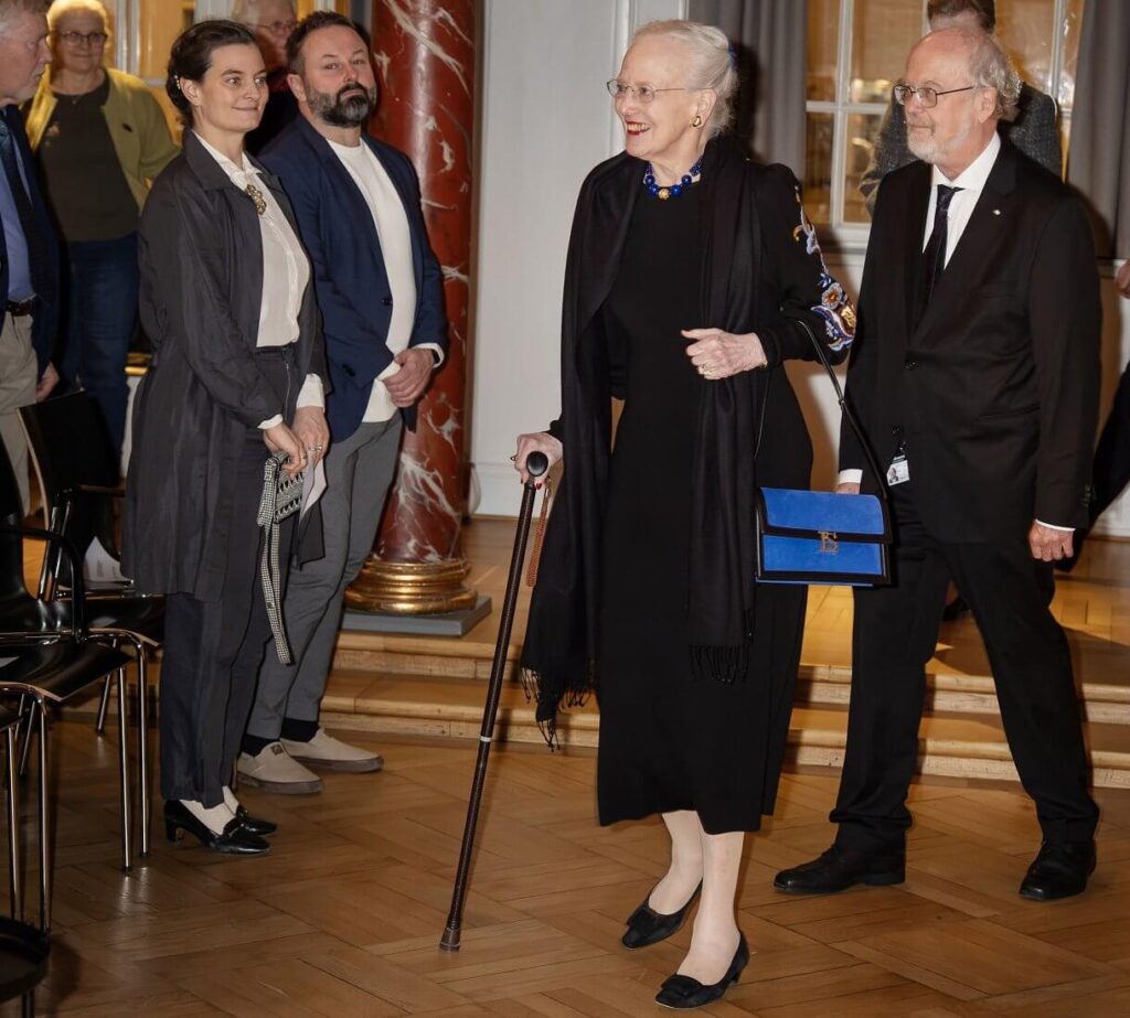 La reina Margarita asiste a la reunion de la Real Sociedad Nordica de Anticuarios 4 1024x923 - La Reina Margarita asiste a un evento histórico en el Museo Nacional de Copenhague