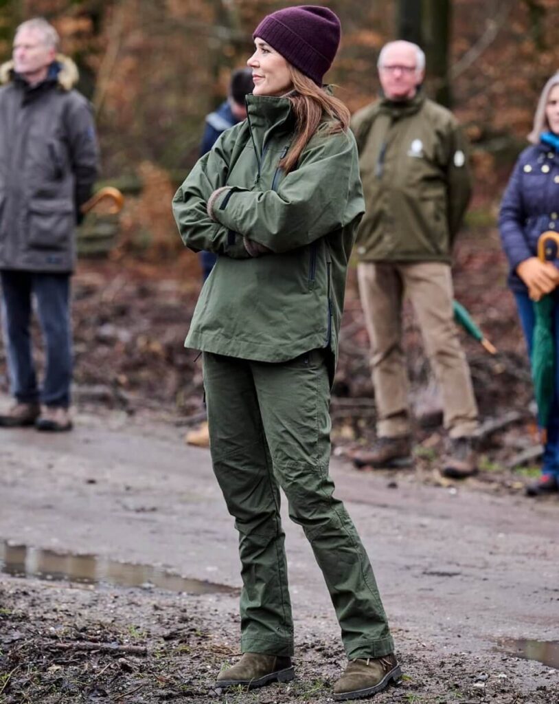 La reina Maria de Dinamarca visita el bosque de Lerbjerg con el Fondo Natural Danes3 814x1024 - La reina María de Dinamarca visita el bosque de Lerbjerg junto al Fondo Natural Danés