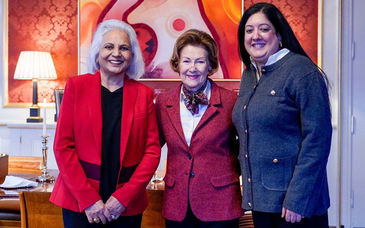 La Reina Sonja da la bienvenida a los líderes del Centro MiRA, Fakhra Salimi y Khansa Ali