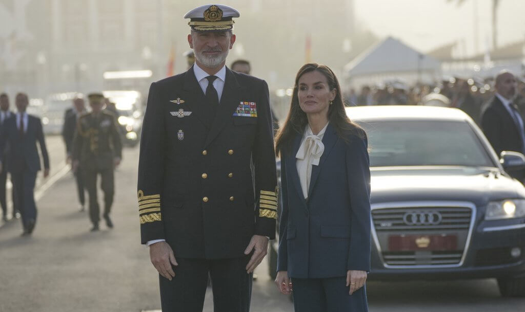 Los Reyes Felipe y Letizia presiden la ceremonia de despedida de Elcano