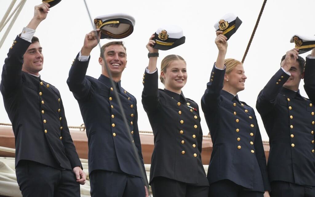 Los Reyes Felipe y Letizia presiden la ceremonia de despedida de Elcano 08 - Los Reyes Felipe y Letizia presiden la ceremonia de despedida de Elcano