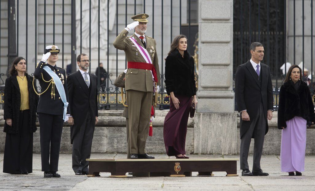 Los Reyes de España asisten al desfile militar de Año Nuevo 2025