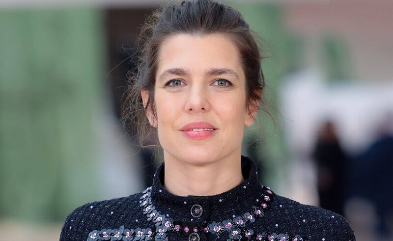 Carlota Casiraghi y la Princesa Alejandra de Hannover brillan en el desfile de Chanel durante la Semana de la Moda de París